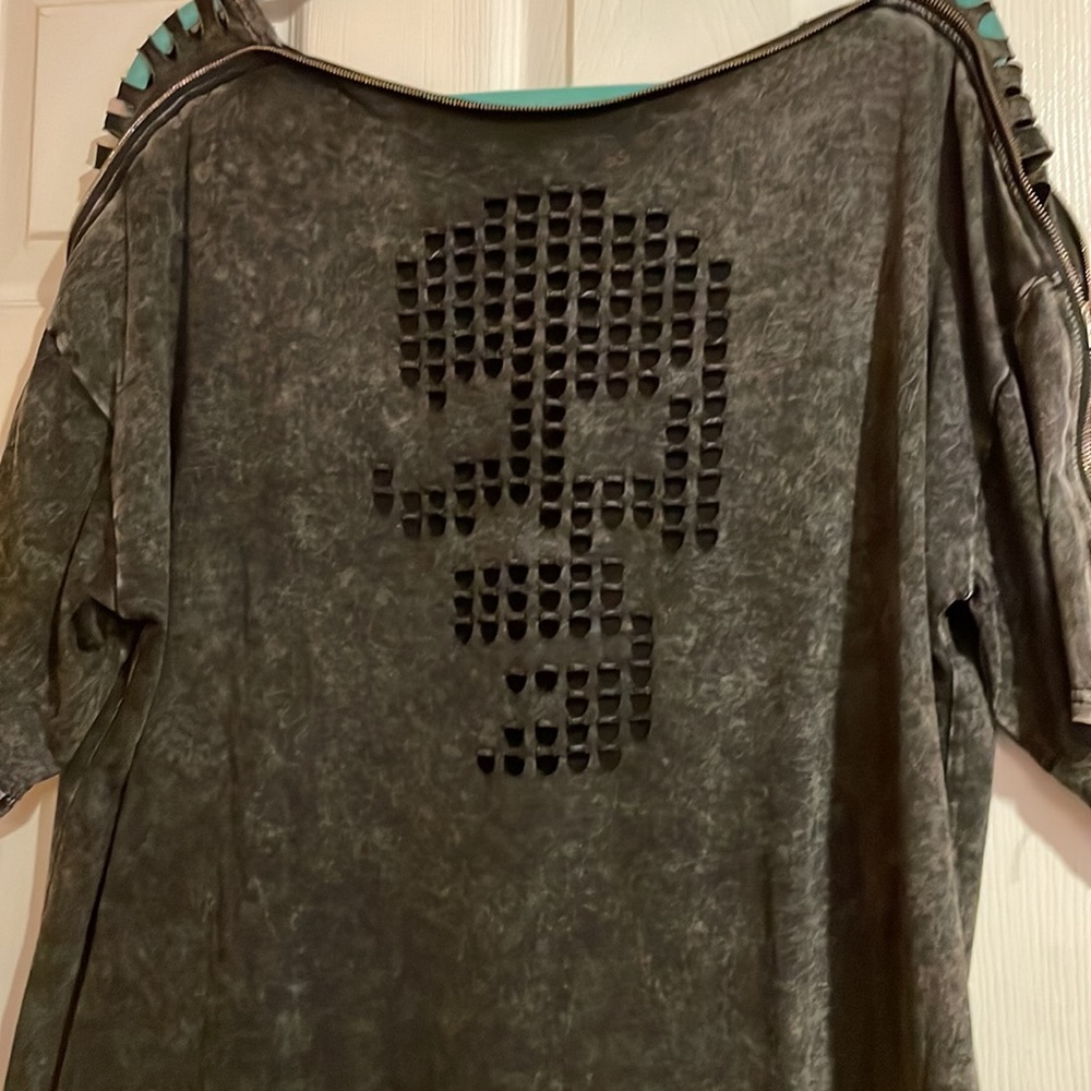 Oversized short sleeve tunic top with skull deign and cold shoulder